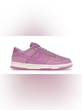 Nike Dunk Low Sneaker in Fuschia Pink